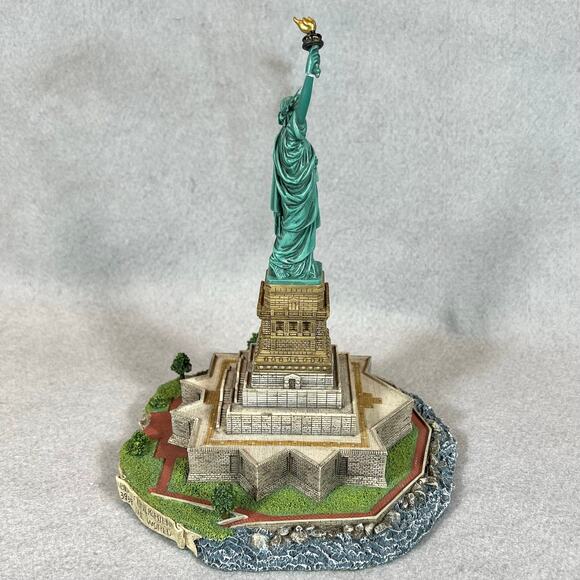 Vtg Harbour Lights Liberty Enlightening the World Statue of Liberty Collectible - Picture 6 of 13
